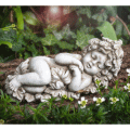 Schlafendes Engelkind, Zement, 29x11x11,5 cm