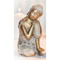 Buddha »Dilara«, Kopf auf linkem Knie
