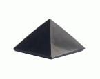 Schungit Pyramide, poliert, 8 × 8 cm