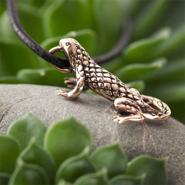 Bronze-Anhänger »Gecko«, inkl. Lederband